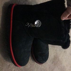 Short red and black Ugg boots